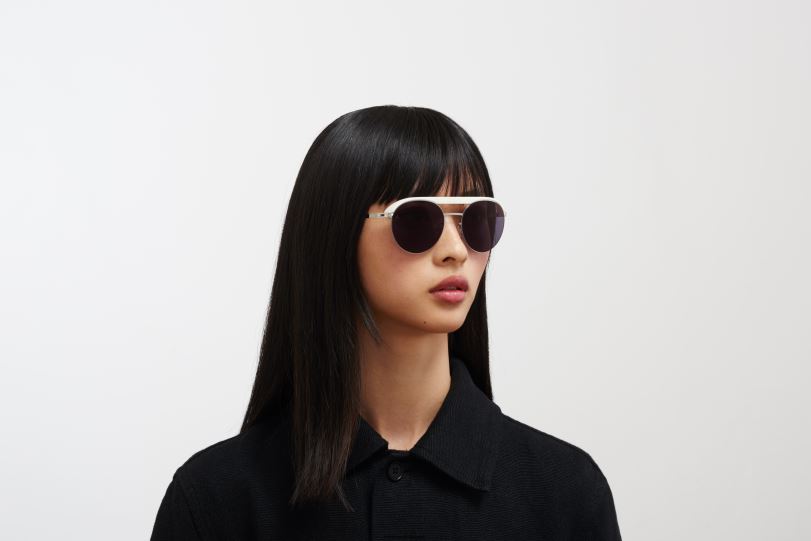 Frame: MH52 Signal White/Shiny Silver|Lens: Leica Black Solid MYKITA ML01 6H86661 Leica