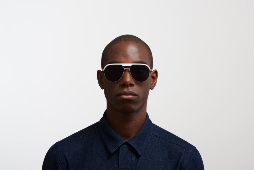 Frame: MH52 Signal White/Shiny Silver|Lens: Leica Black Solid MYKITA ML02 6H86665 Leica