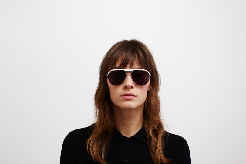 Frame: MH52 Signal White/Shiny Silver|Lens: Leica Black Solid MYKITA ML02 6H86665 Leica