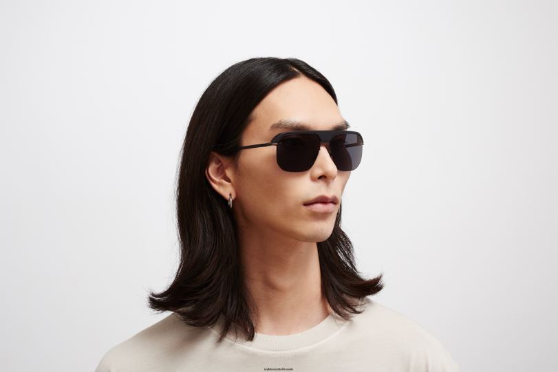 Frame: MH6 Pitch Black/Black|Lens: Leica Black Polarised MYKITA ML06 6H86678 Leica